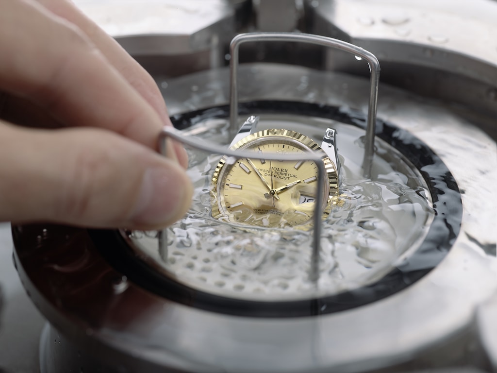 Rolex Watch text of water proofness